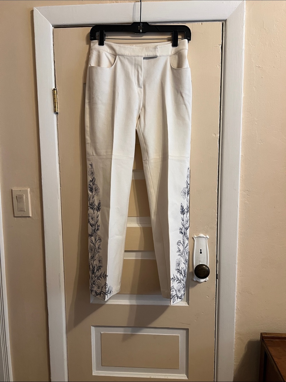 St. John Collection By Marie Gray White Straight-Leg Pants w/Navy Floral Trim